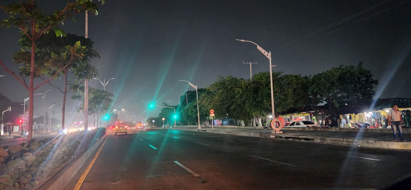 En la calle 30 con la carrera 14 se robaron los cables de las luminarias.