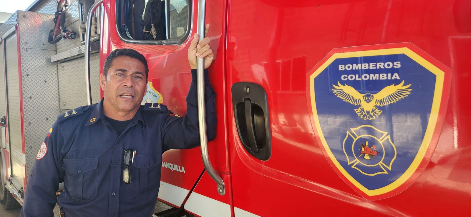 Edwin Pacheco, Teniente del Cuerpo de Bomberos.