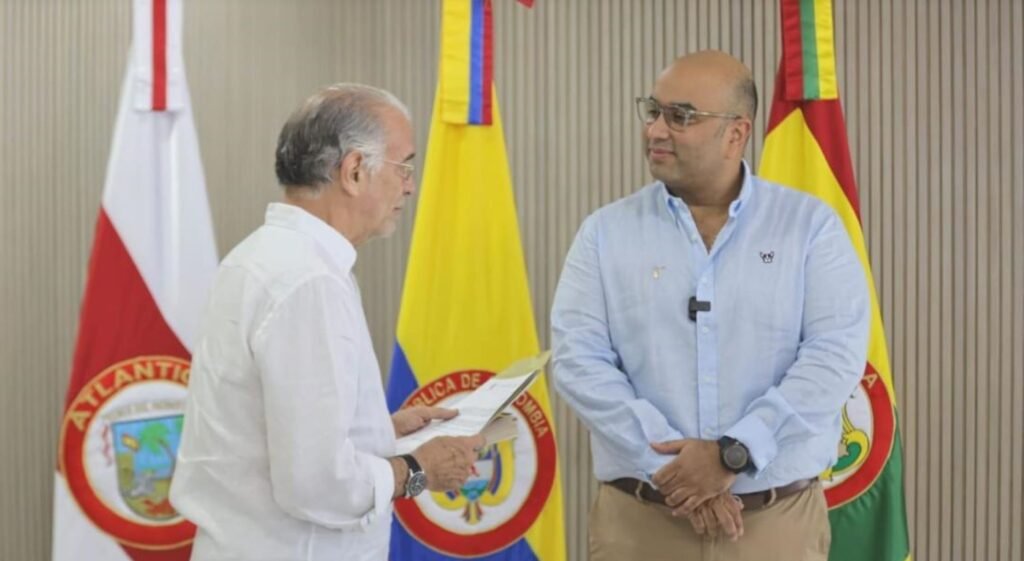 Jesús León Insignares con el gobernador Eduardo Verano.