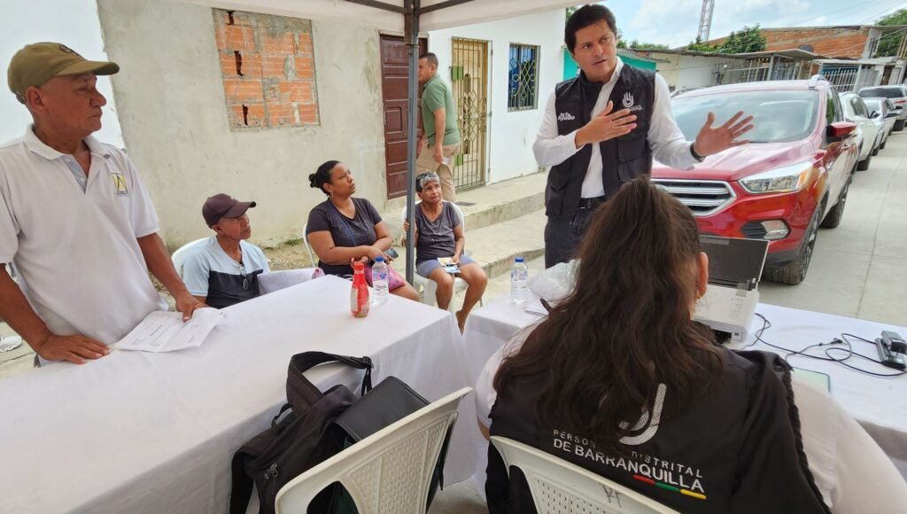 El personero Miguel Ángel Alzate en la nueva jornada Personería a la Calle en Las Malvinas.