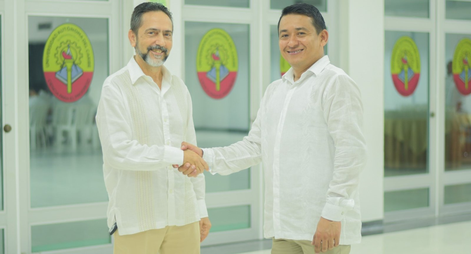 El rector Jorge Senior y el consejero Arturo Luna Tapia.
