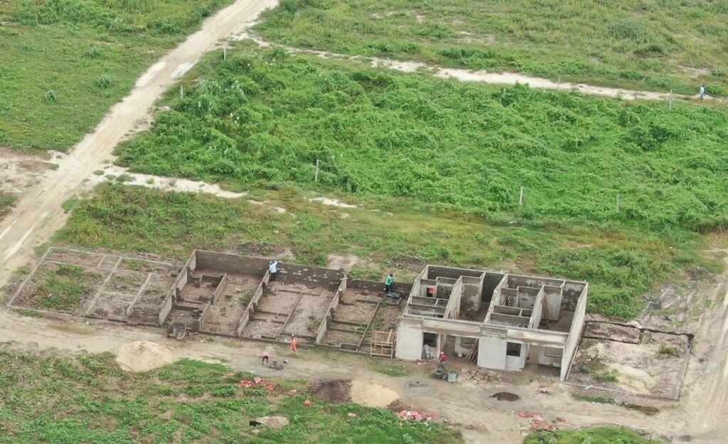 La Alcaldía dijo que suspendió las construcciones, pero es mentira: estas siguen.
