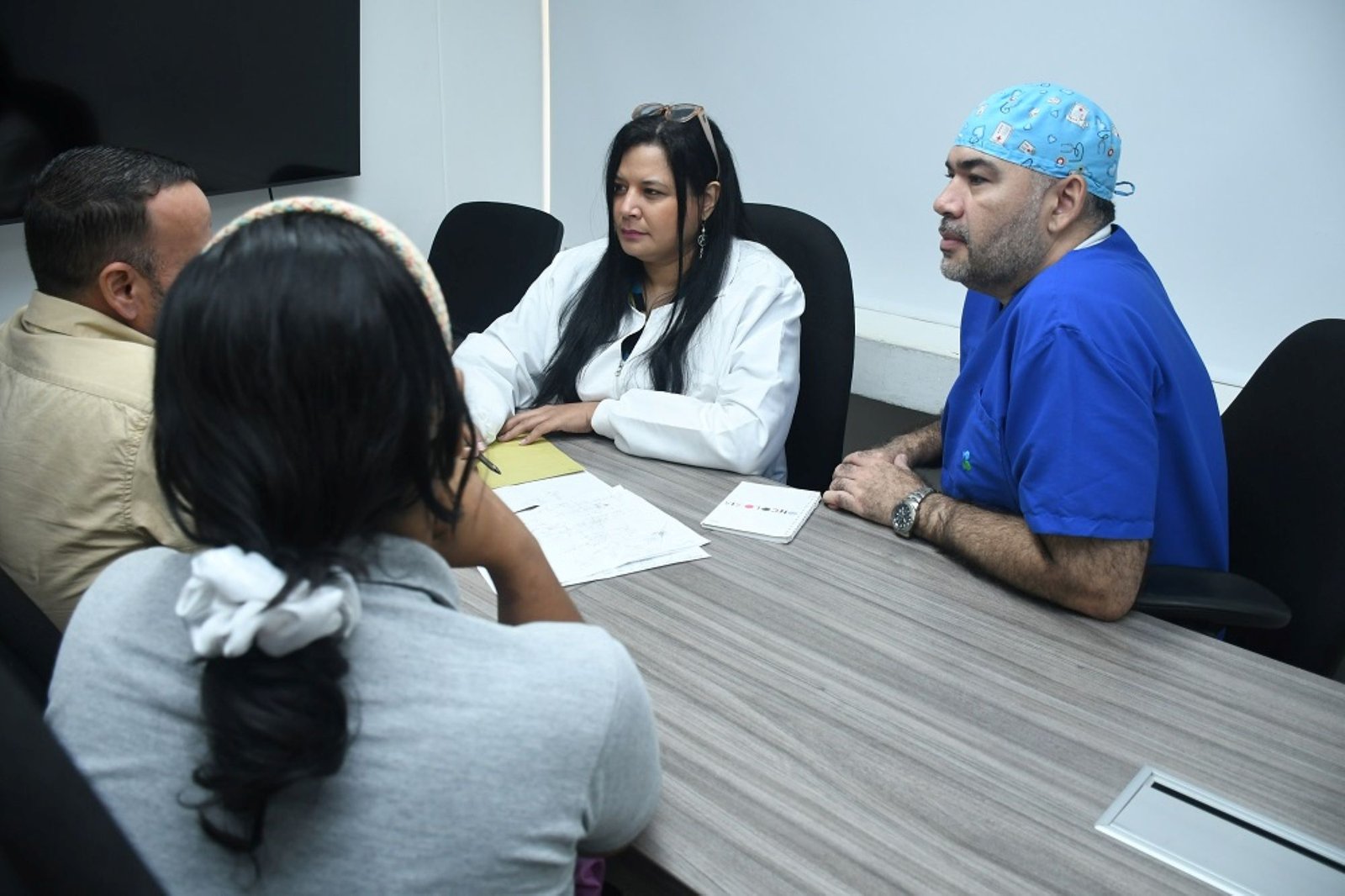 Pacientes reciben el diagnóstico farmacogenético sobre la Enfermedad de Huntington.