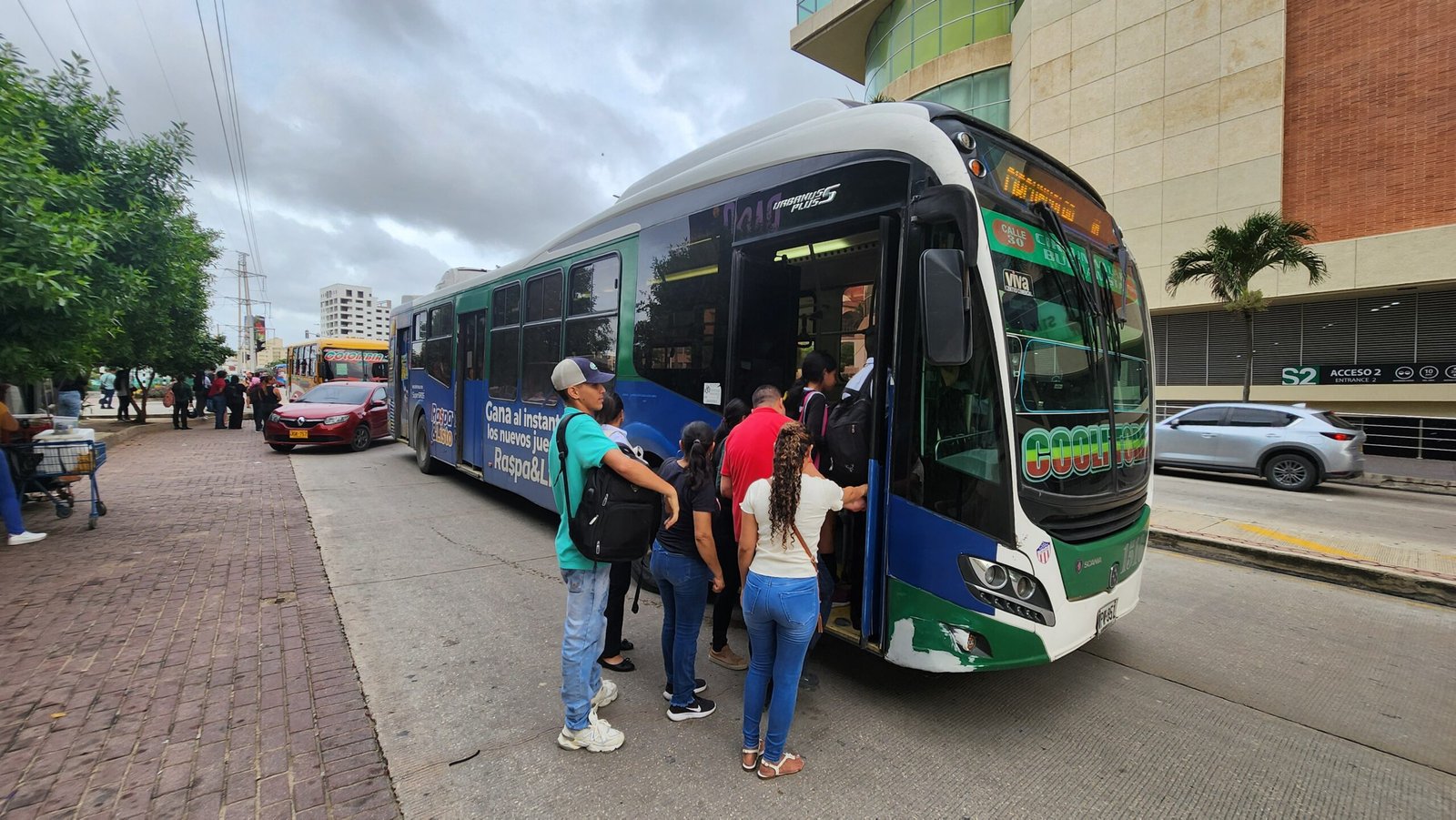 Barranquilla inicia nueva era del transporte urbano con 240 buses modernos, anuncia el alcalde Char