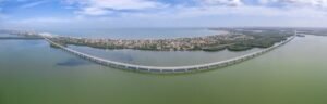 Viaducto de Cartagena en la Ciénaga de la Virgen.