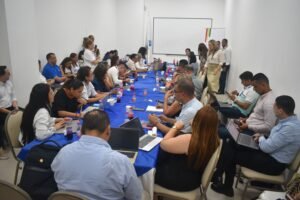 La concurrida reunión con las EPS.