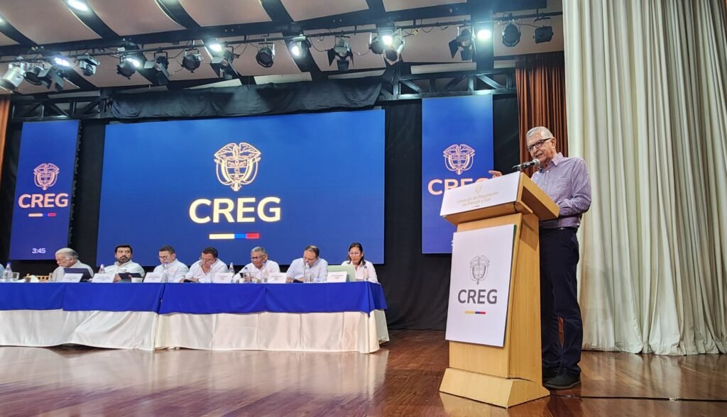 Norman Alarcón en la audiencia de la Creg en Barranquilla.