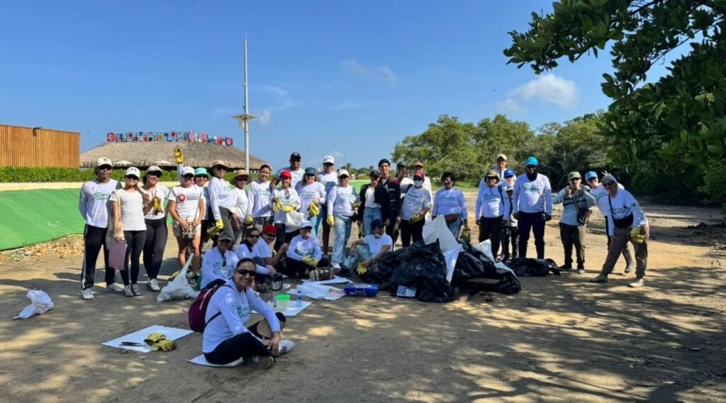 La última jornada de limpieza realizada cerca a la playa Puerto Mocho.