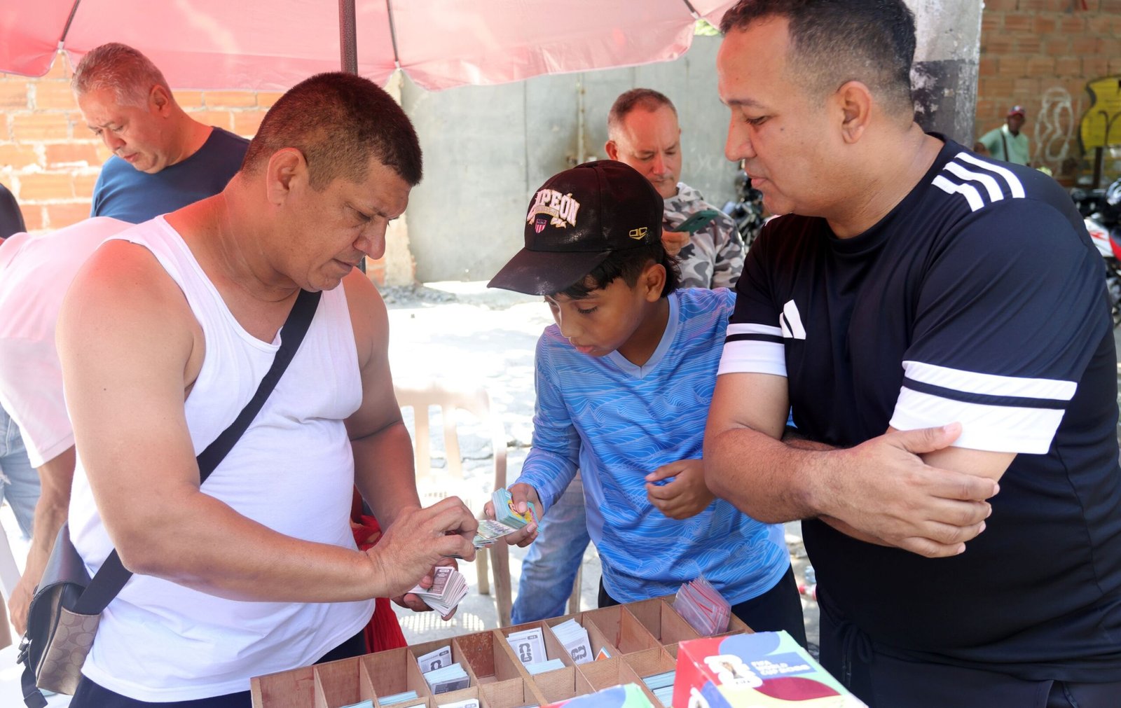 César 'Coqui' Mora en su ardua jornada en el Suri Salcedo.
